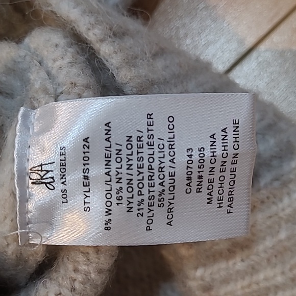 dRA women's size medium sweater - Picture 4 of 7